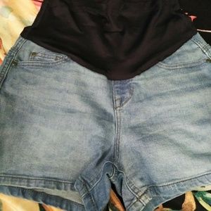 Size small maternity shorts